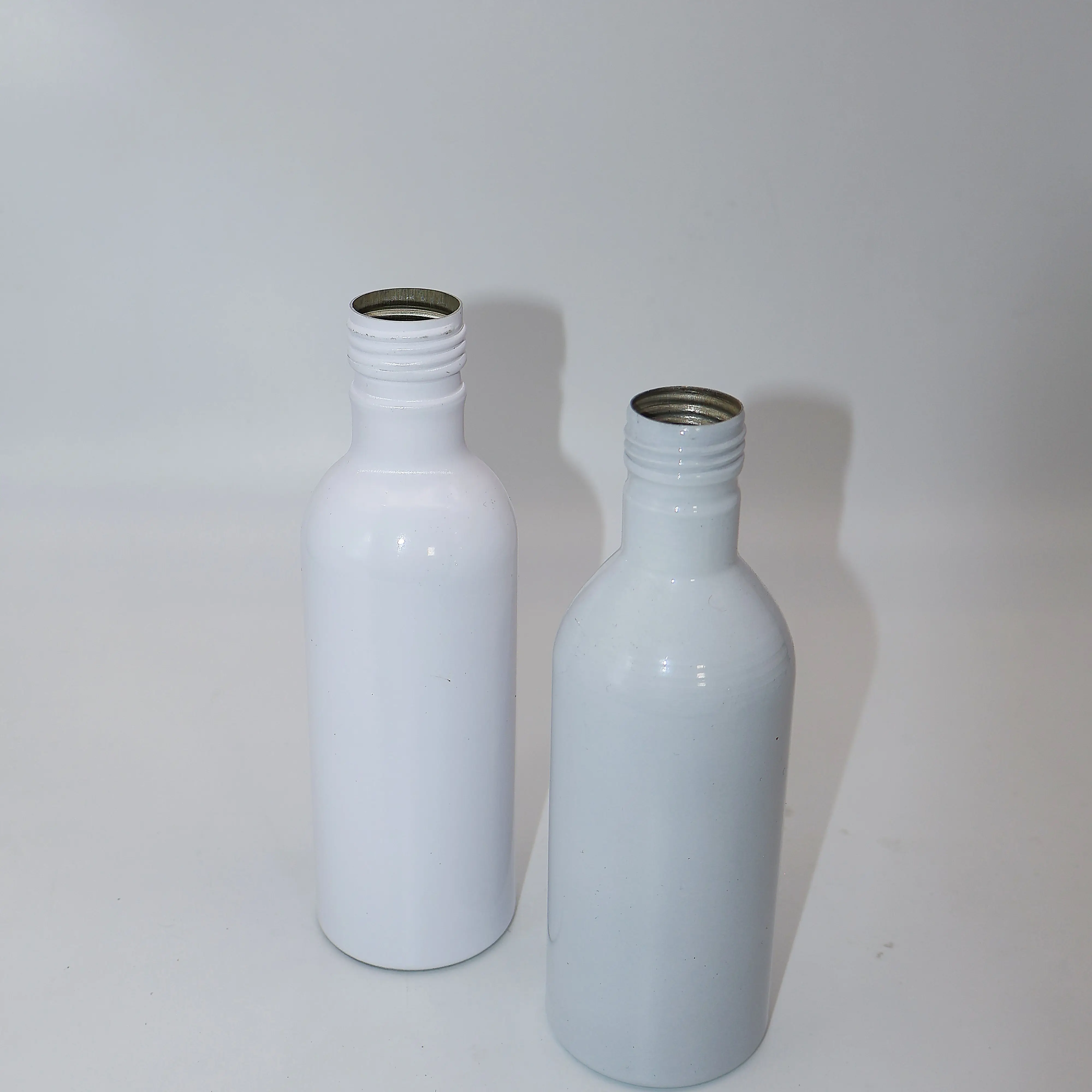 Premium Long-Necked Aluminum Bottle Cans Vietnam Manufacturer Open-Top Sleek Durable Structure For Luxury Packaging High-End 5