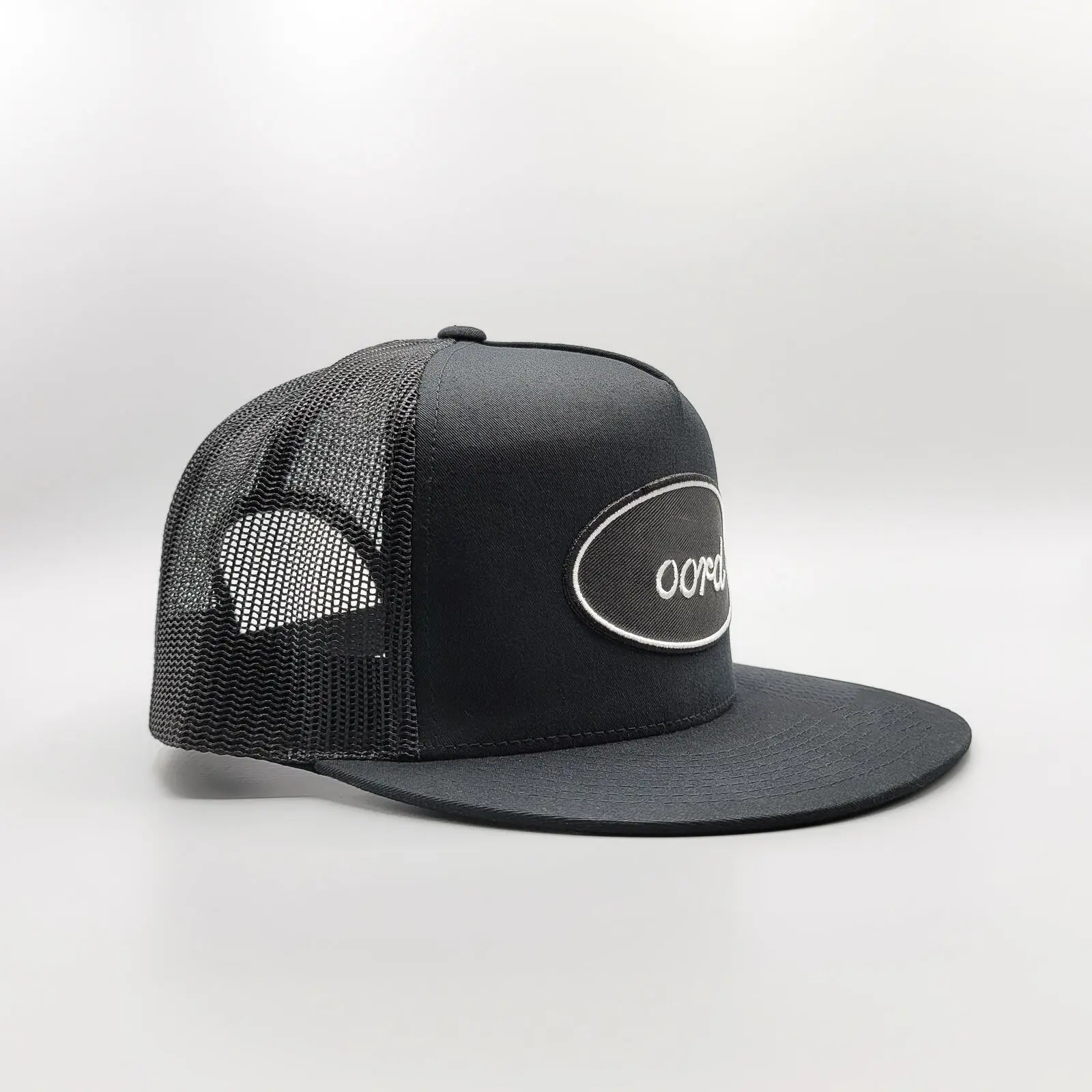 Retro Hiphop Black High Quality Trucker Hat with Custom Logo 5 Panel Flat Brim Wholesale Sports Cap for Man Outdoor All Seasons 4
