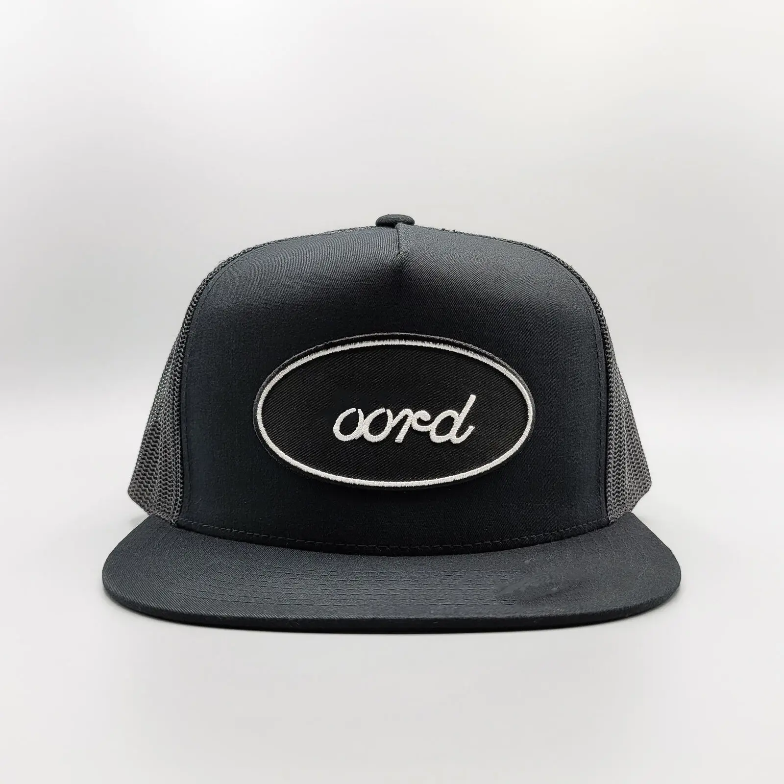 Retro Hiphop Black High Quality Trucker Hat with Custom Logo 5 Panel Flat Brim Wholesale Sports Cap for Man Outdoor All Seasons 1