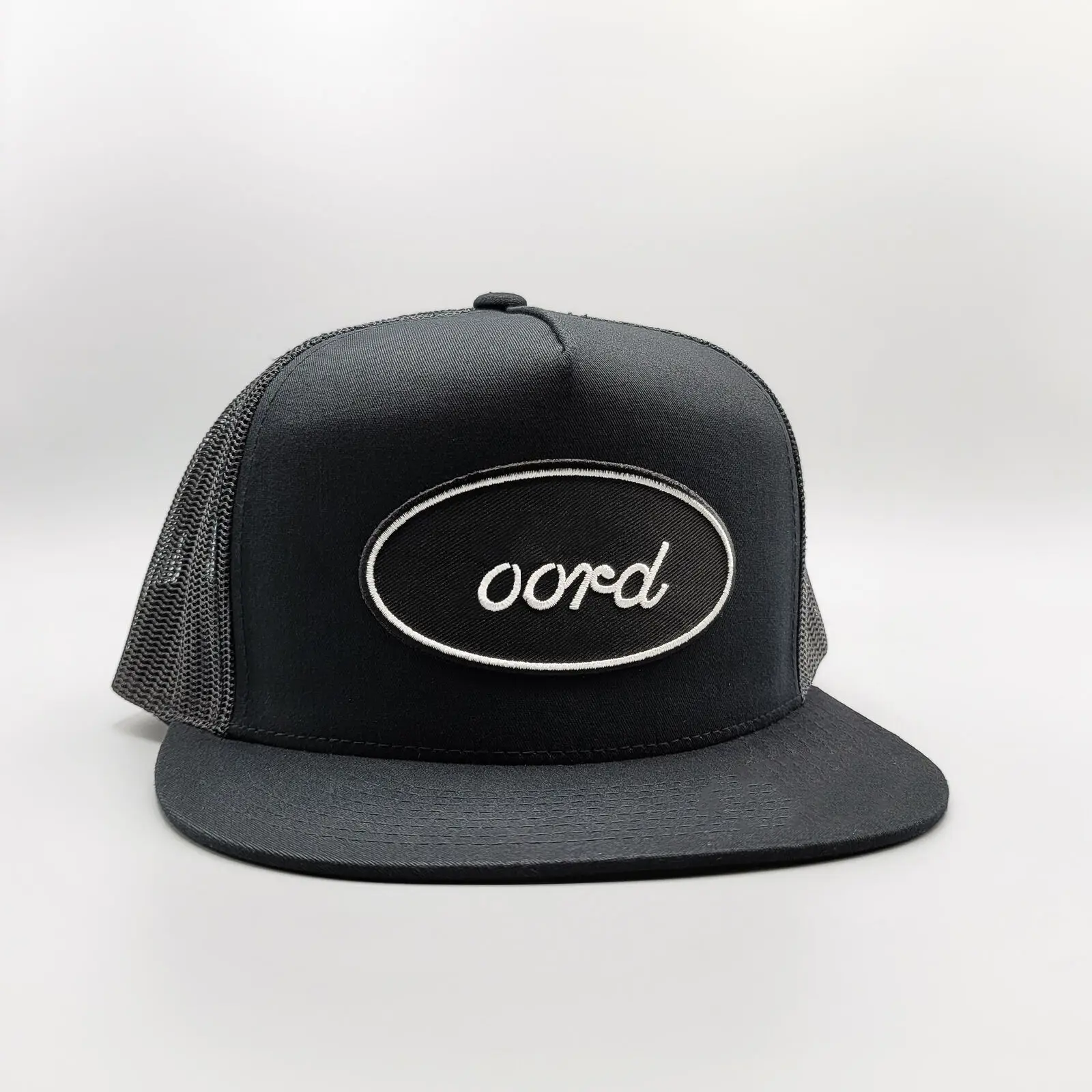 Retro Hiphop Black High Quality Trucker Hat with Custom Logo 5 Panel Flat Brim Wholesale Sports Cap for Man Outdoor All Seasons 3