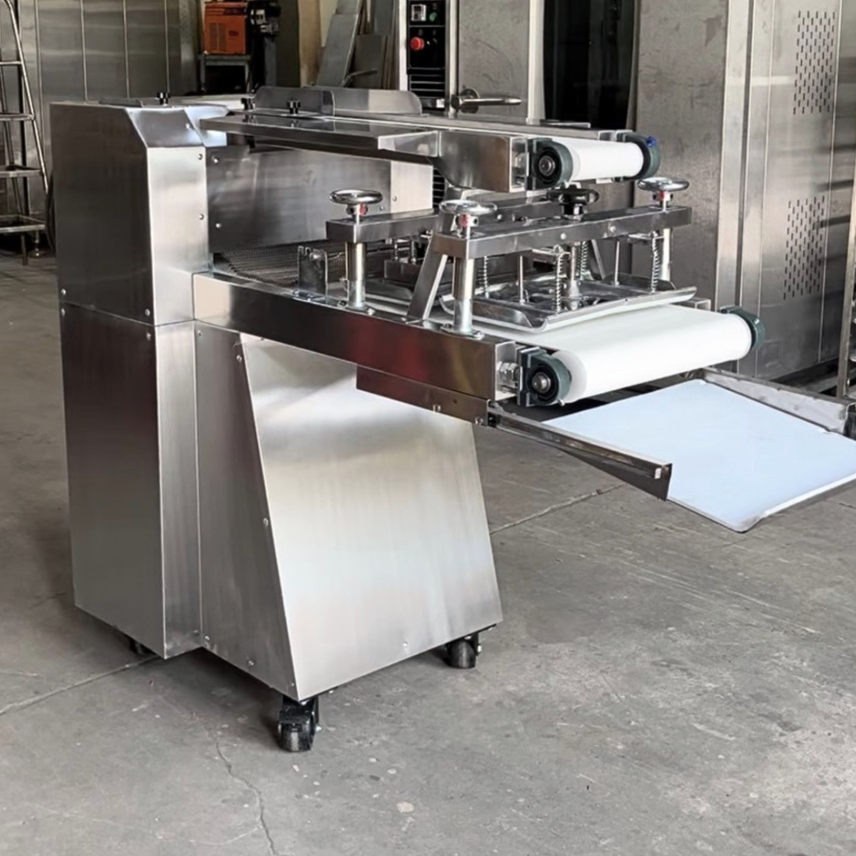 Fast Delivery Dough Moulder Machine 2 Conveyor 4 Lulo OEM & ODM Customized Warranty 1 Year Industry Bread PE And Wooden Pallet 4