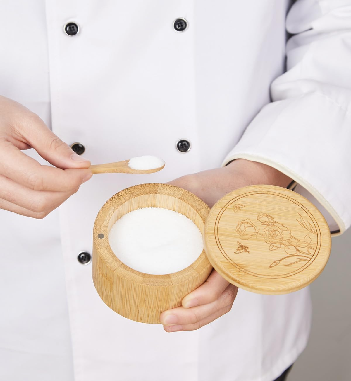 Bamboo Salt Box is made from natural materials, environmentally friendly, heat resistant, durable and beautiful. 5