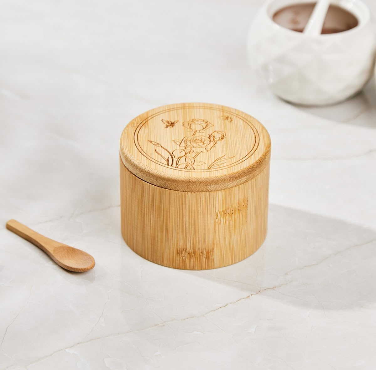 Bamboo Salt Box is made from natural materials, environmentally friendly, heat resistant, durable and beautiful. 3