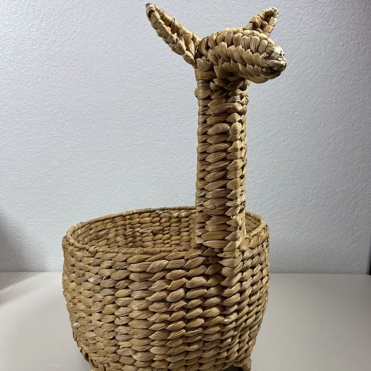Basket made water hyacinth, Home accessories Natural materials that are safe for health and aesthetically pleasing, wholesale. 1