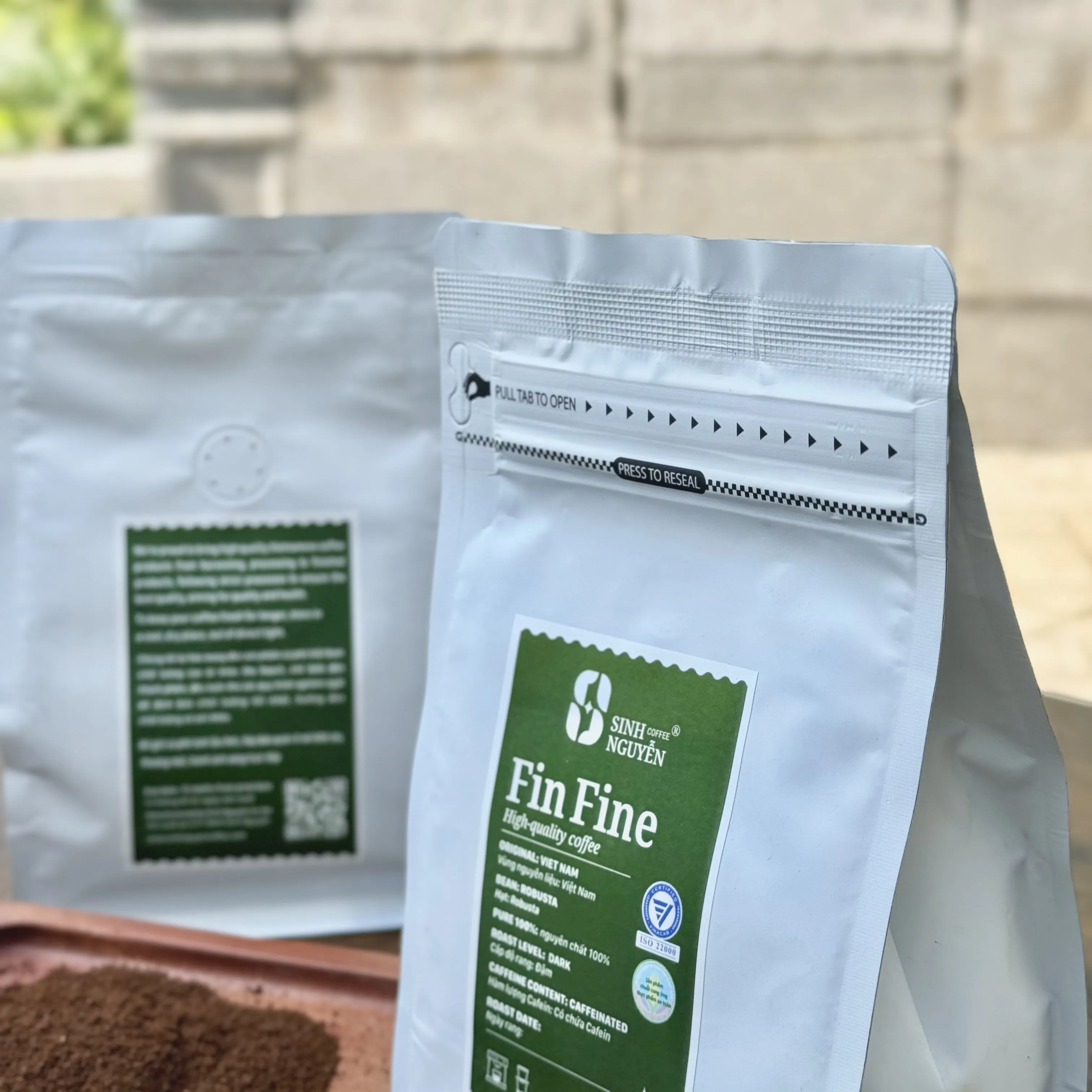 Best Price Wholesale Premium 1kg Robusta Whole Bean Filter Coffee Vietnam Manufacturer's Fast Delivery Good Price with Classic Honey Taste 4