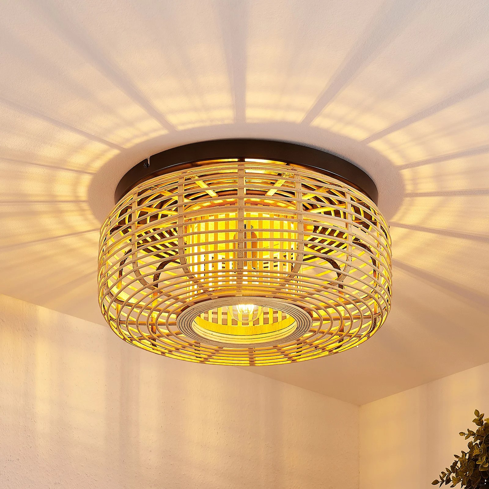 Ceiling light rattan lampshade, Lamps made from handmade materials, home decoration accessories, wholesale. 2