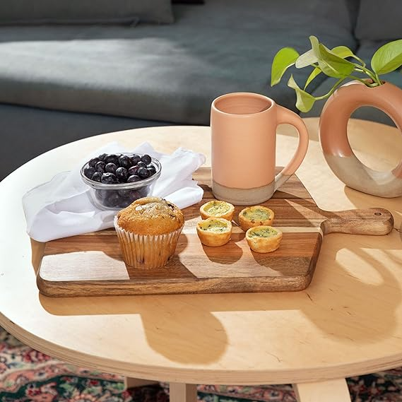 Chopping Board with Handle is made from natural materials, environmentally friendly, heat resistant, durable and beautiful. 3