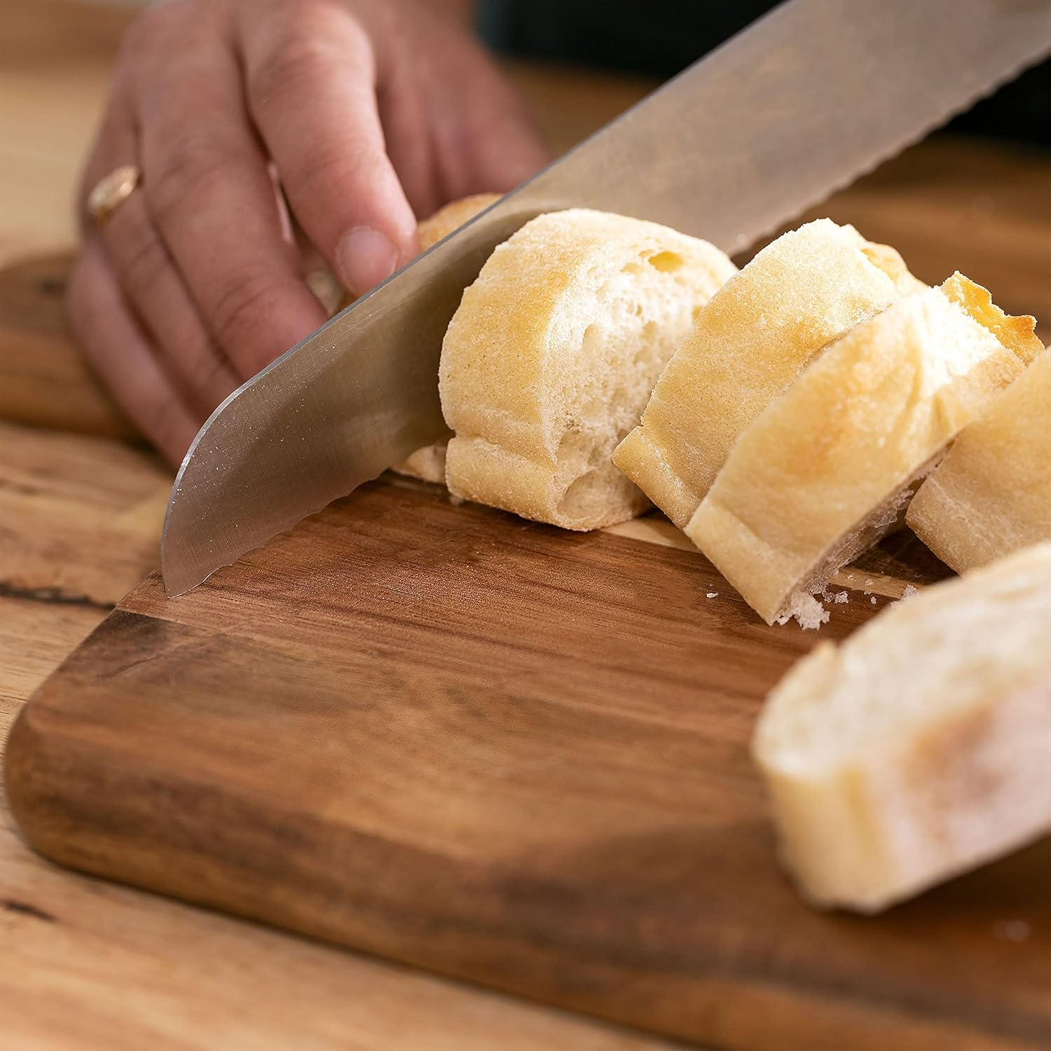 Chopping Board with Handle is made from natural materials, environmentally friendly, heat resistant, durable and beautiful. 4