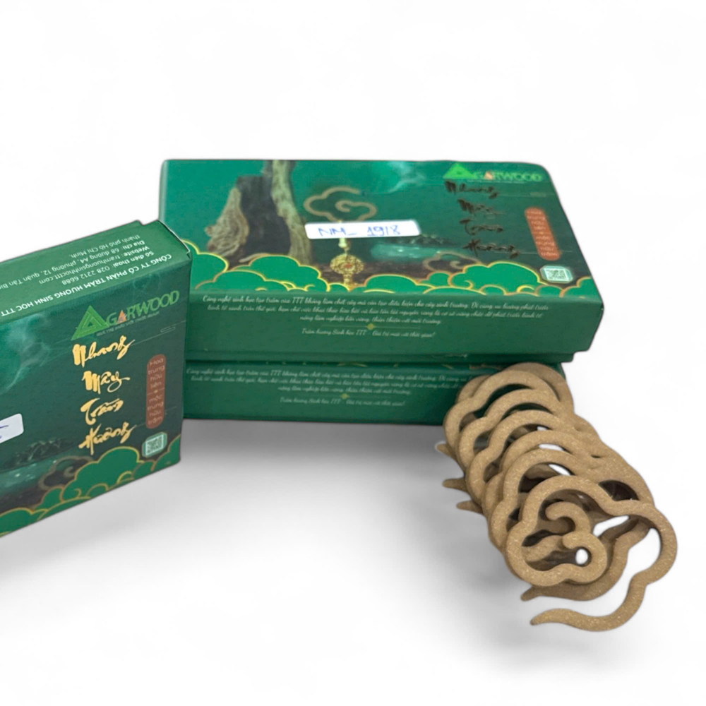 Competitive Price Cloud Shape Agarwood Incense For Wholesale Organic Packed In Carton Vietnam OBM Manufacturer Fast Delivery 2