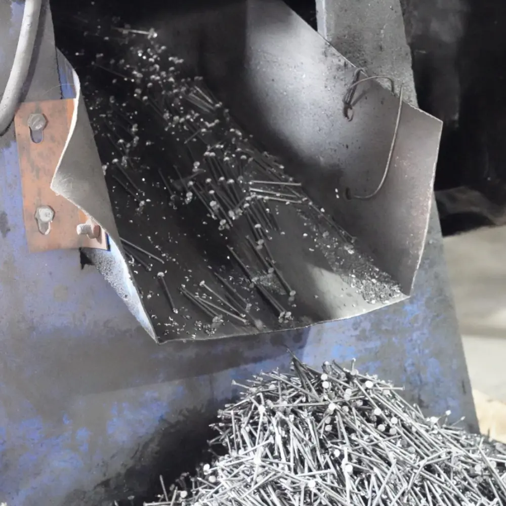 Direct Factory Price Galvanized Steel Loose Nails Flat Head Smooth Shank Common Wire Nails for Pallet and Construction 4