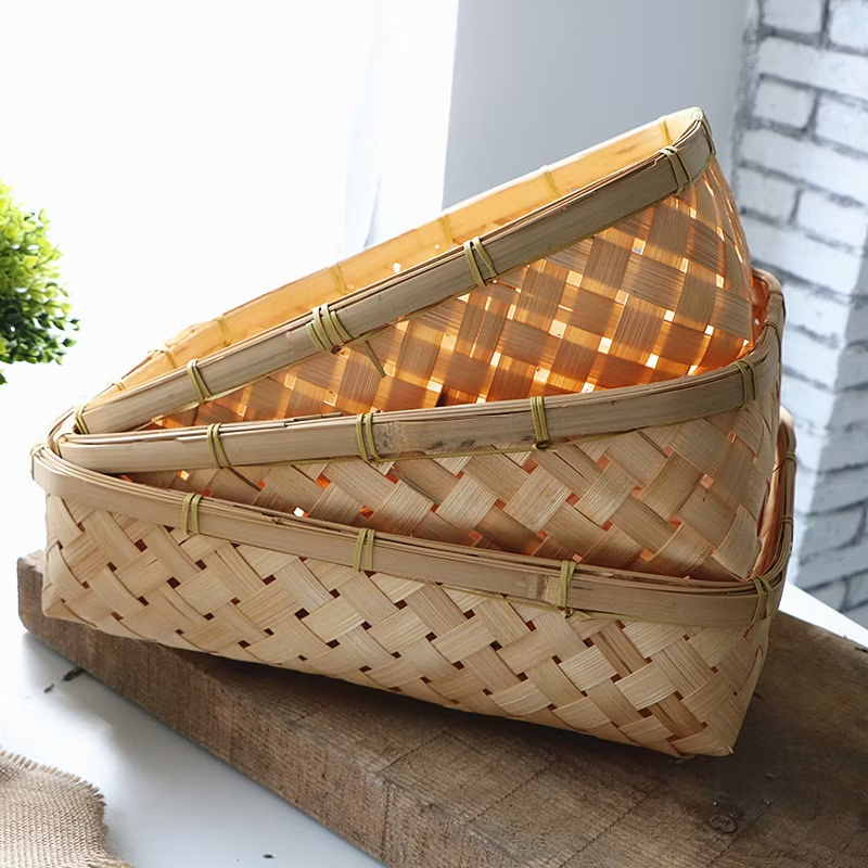 Hand woven bamboo basket for holding bread and fruit, objects. Fashionable design, exquisite and durable. 2