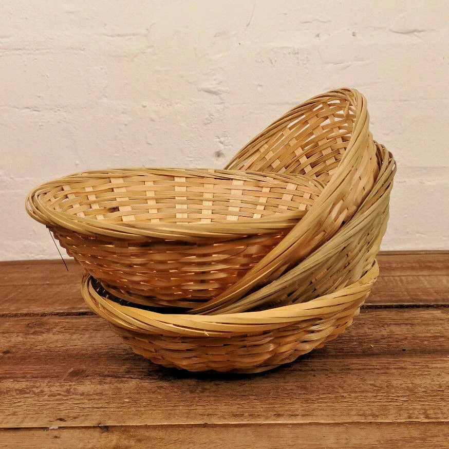 Hand woven bamboo basket for holding bread and fruit, objects. Fashionable design, exquisite and durable trays 3