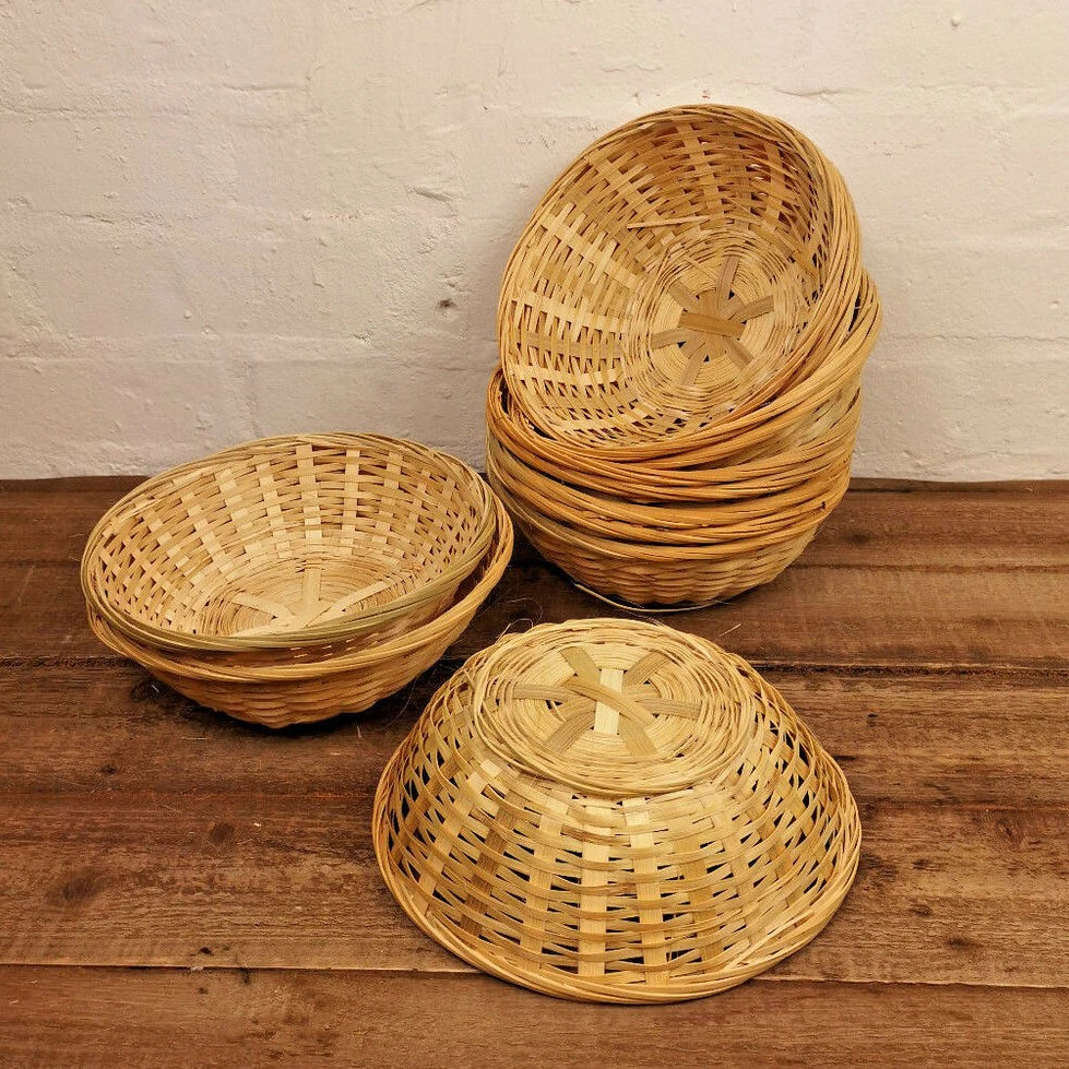 Hand woven bamboo basket for holding bread and fruit, objects. Fashionable design, exquisite and durable trays 1
