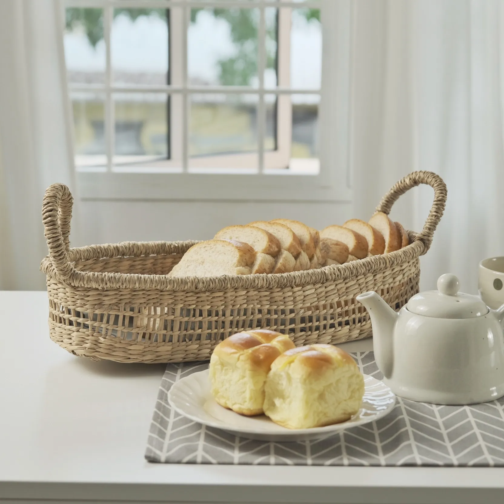 Hand woven basket rattan, bamboo, water hycinth, seagrass basket for holding bread and fruit, objects Fashionable oval 3