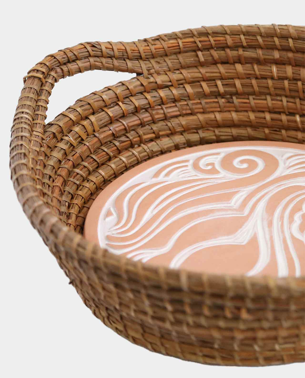 Hand woven basket rattan, bamboo, water hycinth, seagrass round basket tray for holding bread and fruit, objects. Fashionable 2