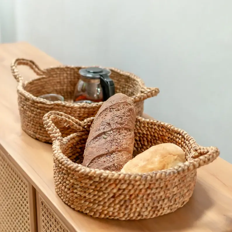 Hand-woven baskets round made of rattan, bamboo, water hyacinth, seagrass for bread, fruit, fashion items, table decoration 2