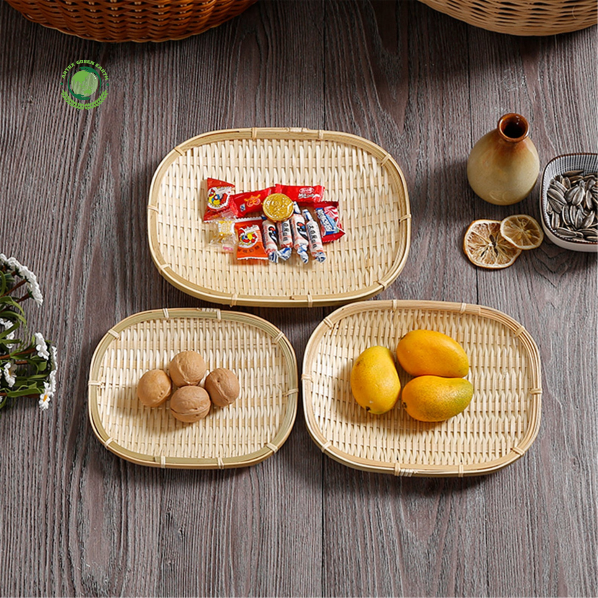 Hand-woven baskets trays made of rattan, bamboo, water hyacinth, and seagrass for bread, fruit, fashion items, table decoration 3
