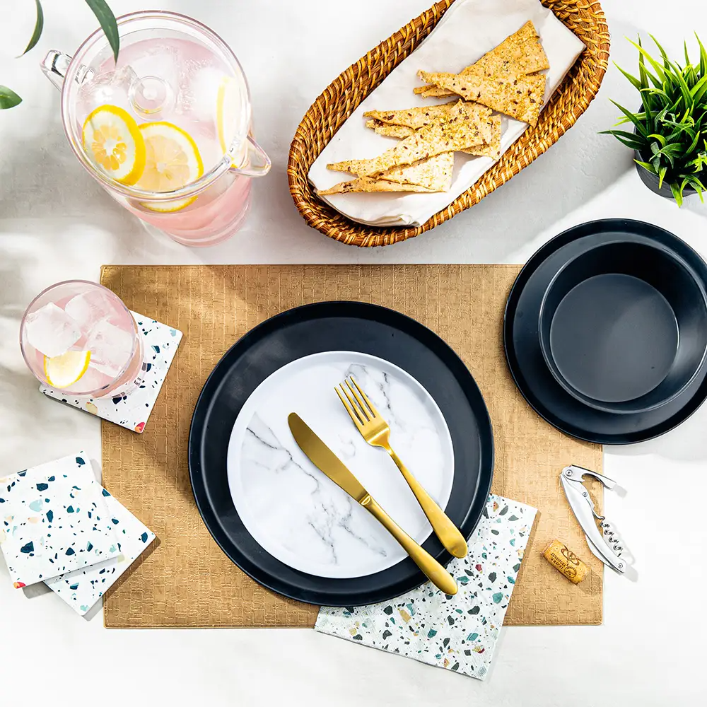 Hand woven oval rattan, bamboo, water hycinth, seagrass basket for holding bread and fruit, objects. Fashionable design 2