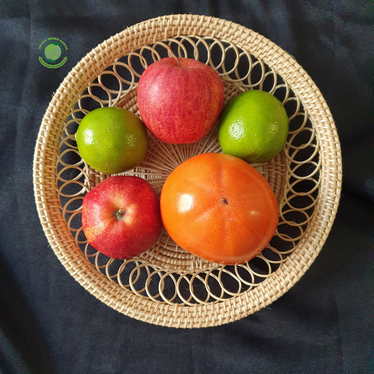 Hand woven rattan, bamboo, water hycinth, seagrass basket for holding bread and fruit, objects. Fashionable design 1