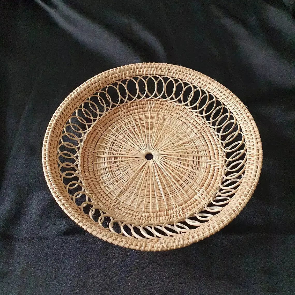Hand woven rattan, bamboo, water hycinth, seagrass basket for holding bread and fruit, objects. Fashionable design 2