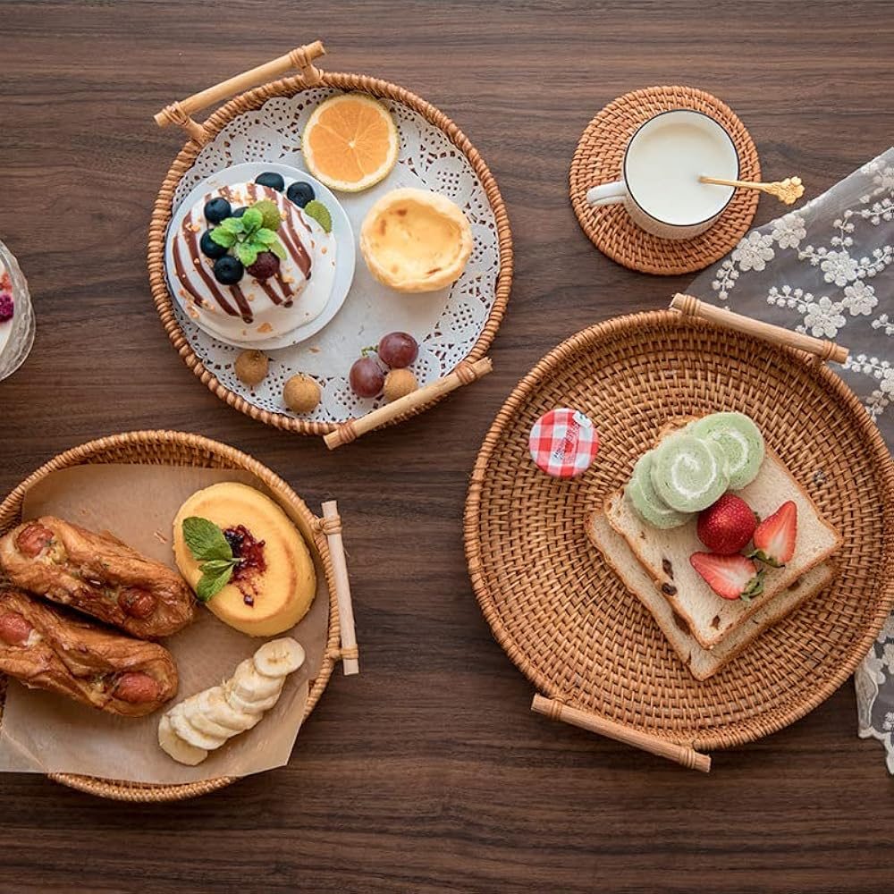 Hand woven round basket tray rattan, bamboo, water hycinth, seagrass basket for holding bread and fruit, objects. Fashionable 2