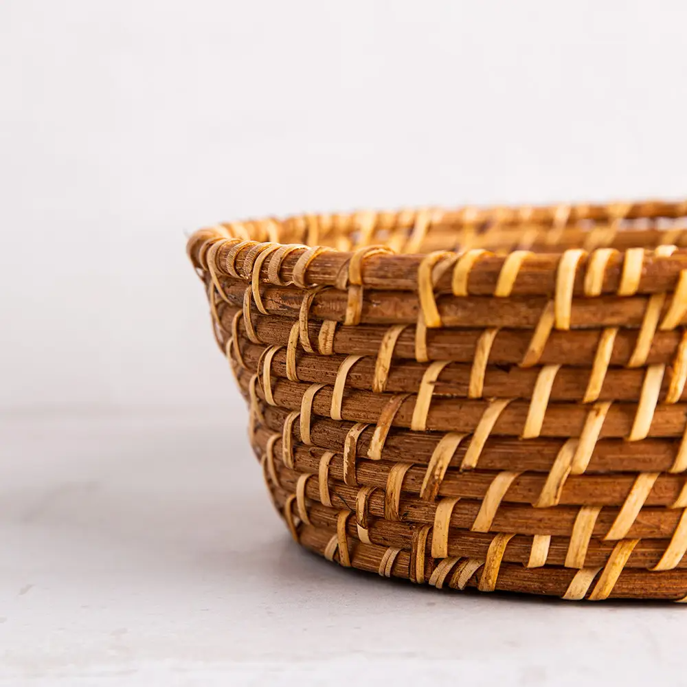 Hand woven round rattan, bamboo, water hycinth, seagrass basket for holding bread and fruit, objects. Fashionable design 4