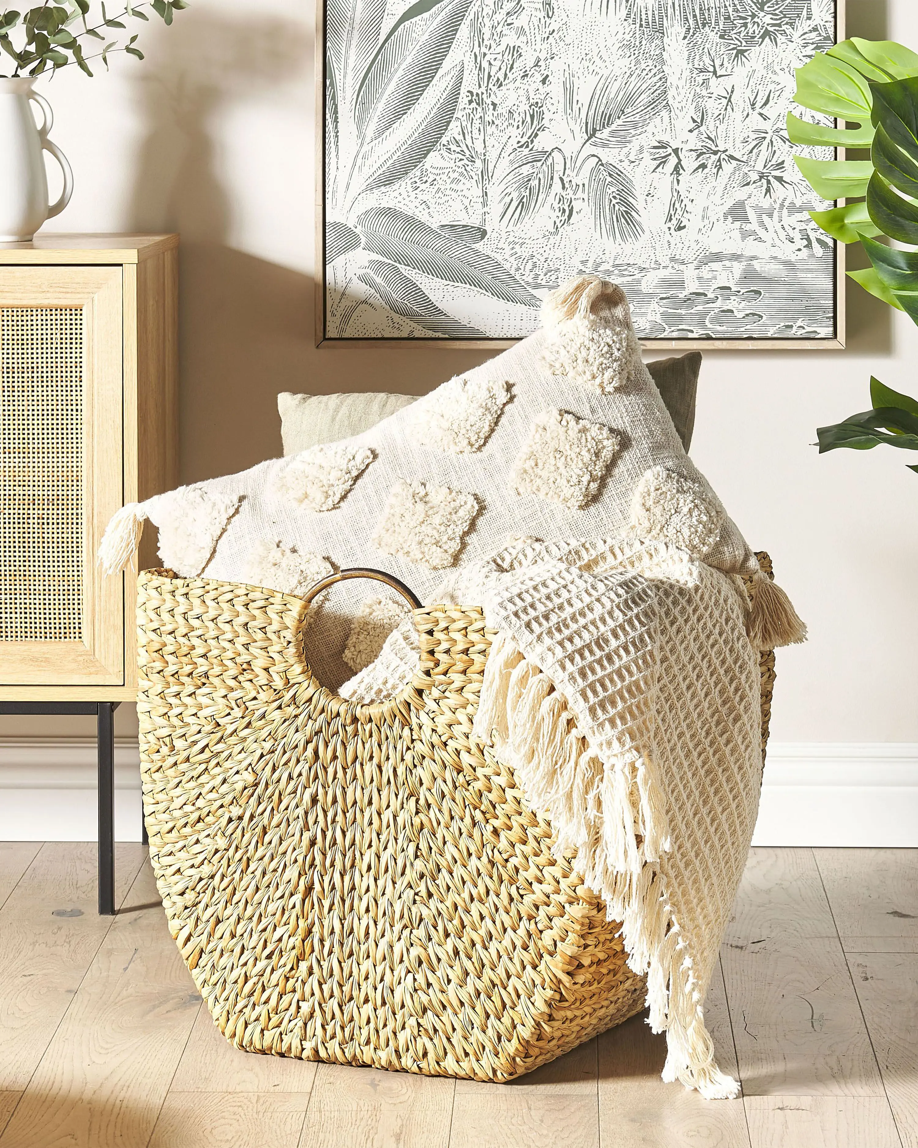Handwoven water hyacinth basket with handle Natural accessories home organization accessory highly aesthetic wholesale available 6