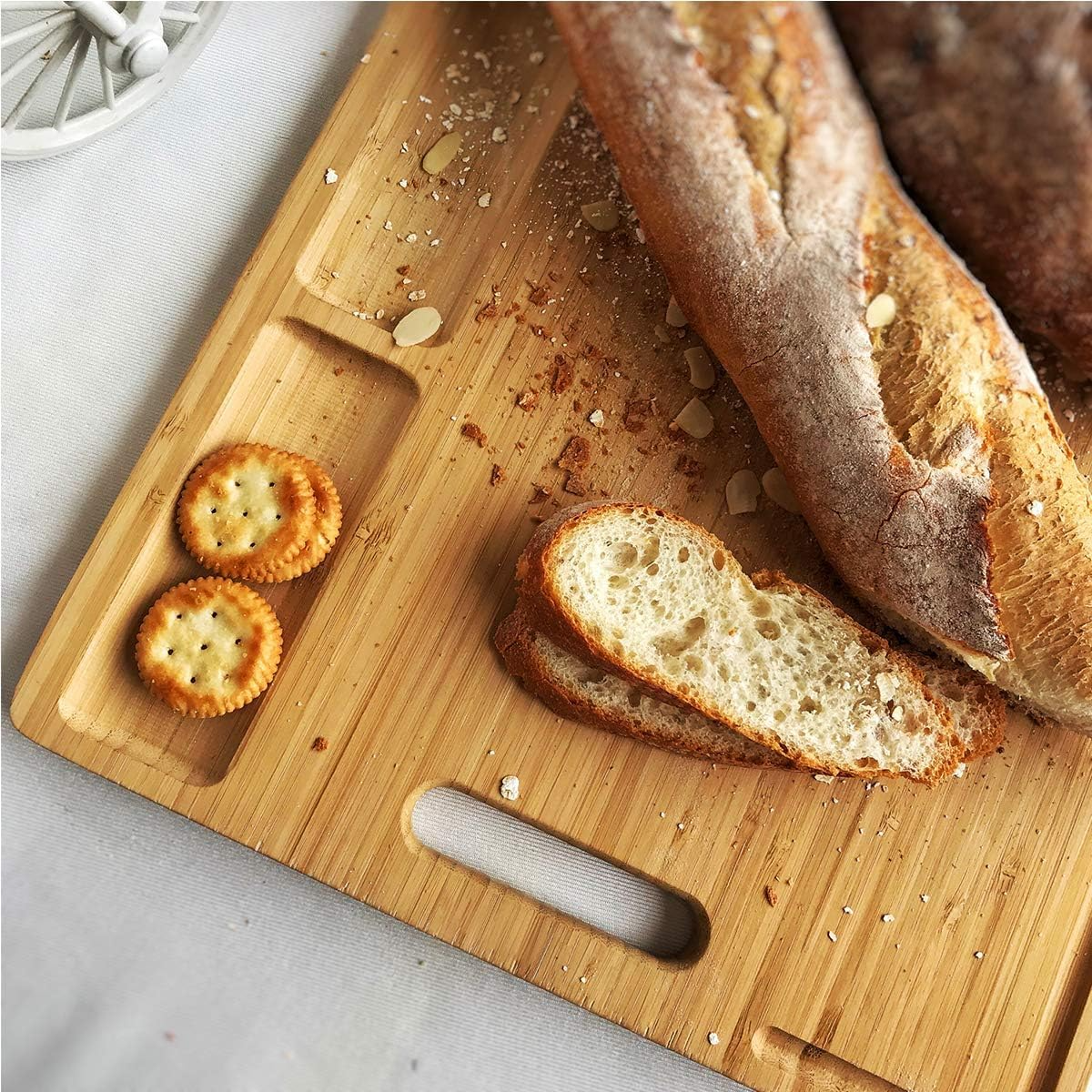 Large Bamboo Chopping Board is made from natural materials, environmentally friendly, heat resistant, durable and beautiful. 4