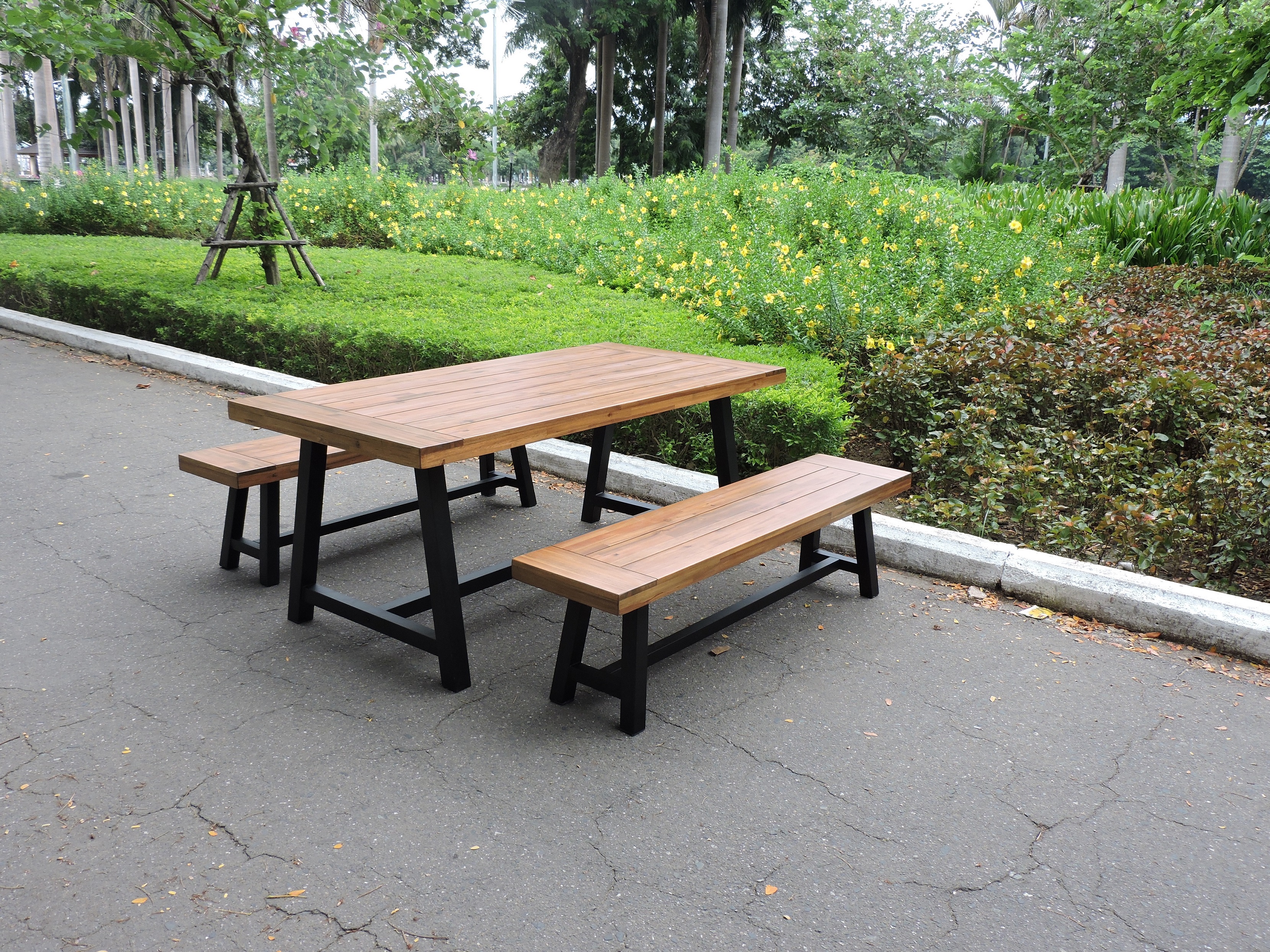 Modern Dining Set With Cover Metal Leg Wooden Top Quality Outdoor Furniture New Design Restaurant Dining Table Set Vietnam 2