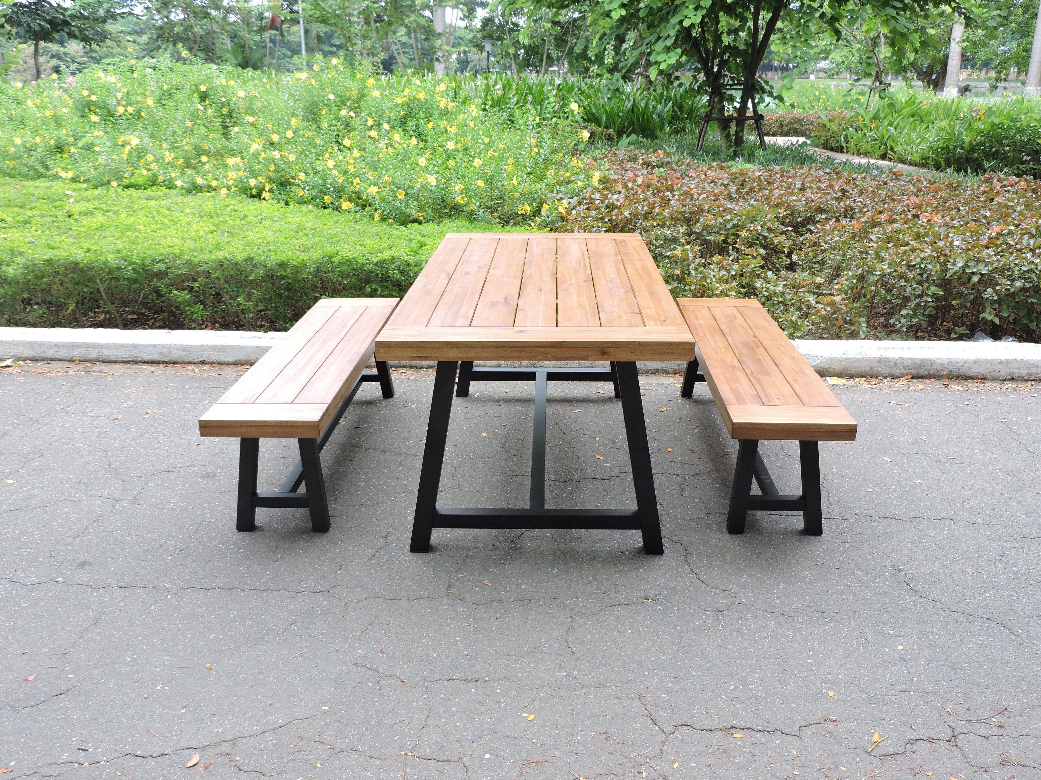 Modern Dining Set With Cover Metal Leg Wooden Top Quality Outdoor Furniture New Design Restaurant Dining Table Set Vietnam 3