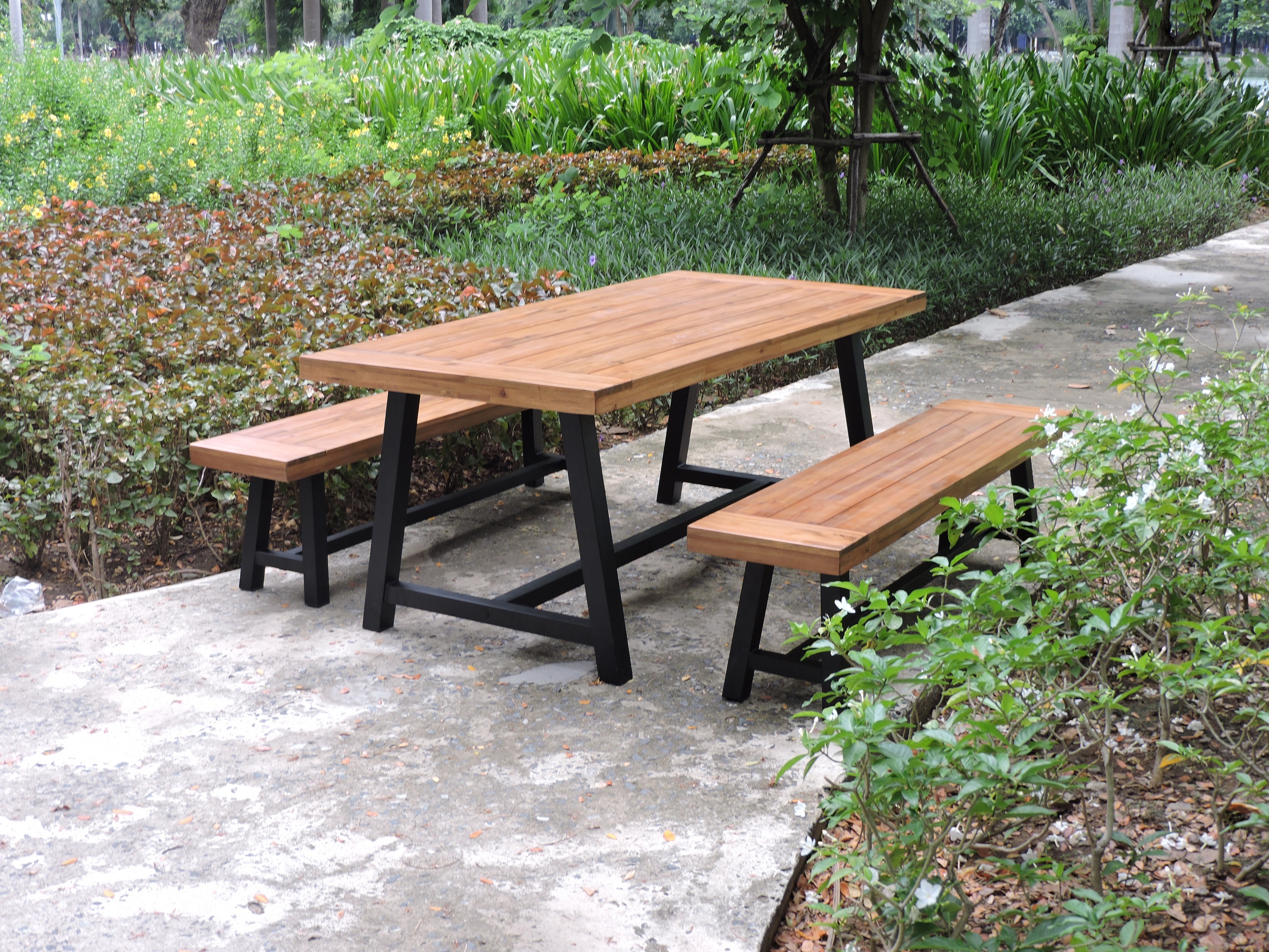 Modern Dining Set With Cover Metal Leg Wooden Top Quality Outdoor Furniture New Design Restaurant Dining Table Set Vietnam 4