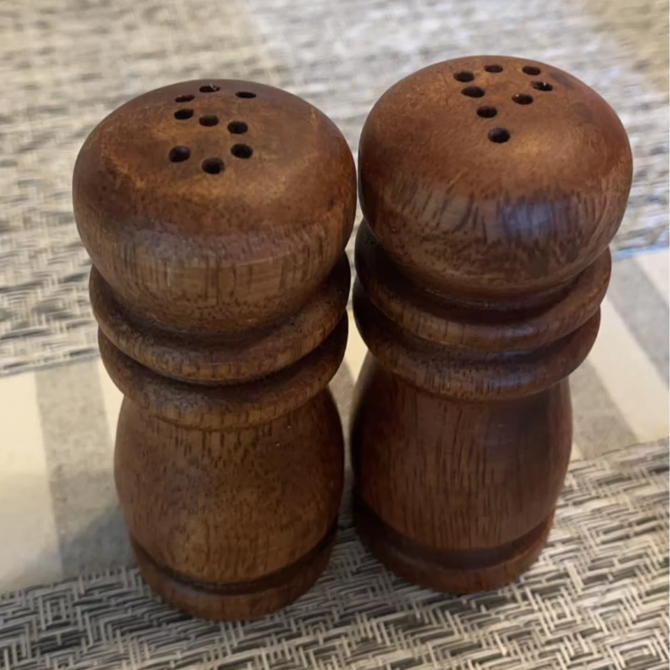 Natural Bamboo Wood Salt is made from natural materials, environmentally friendly, heat resistant, durable and beautiful. 3