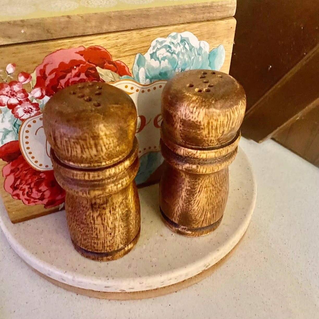 Natural Bamboo Wood Salt is made from natural materials, environmentally friendly, heat resistant, durable and beautiful. 4