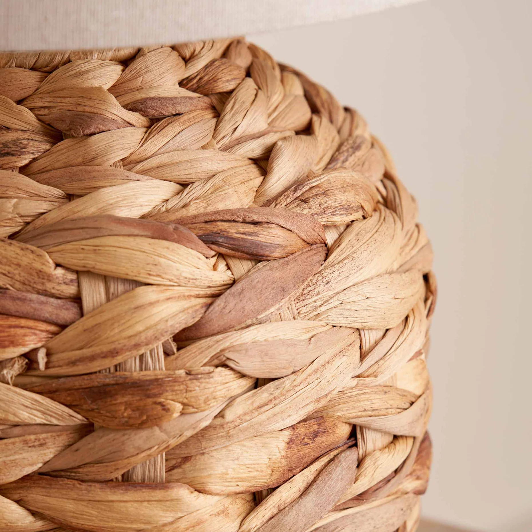 Natural Plaited Water Hyacinth Table Lamp, Lamps made from handmade materials, home decoration accessories, wholesale. 2