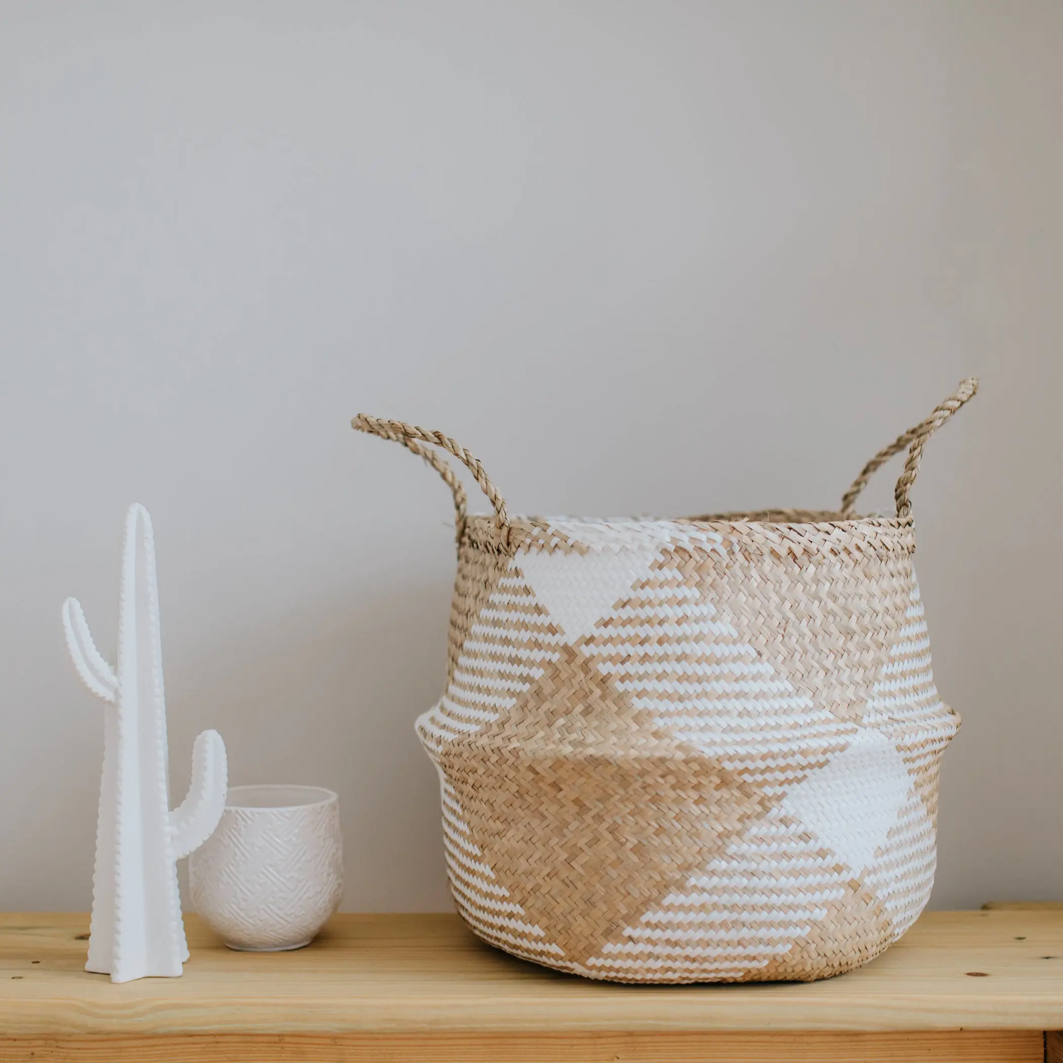 Plaid Seagrass Basket, Multi-purpose storage basket, home organization accessory highly aesthetic, wholesale available. 2