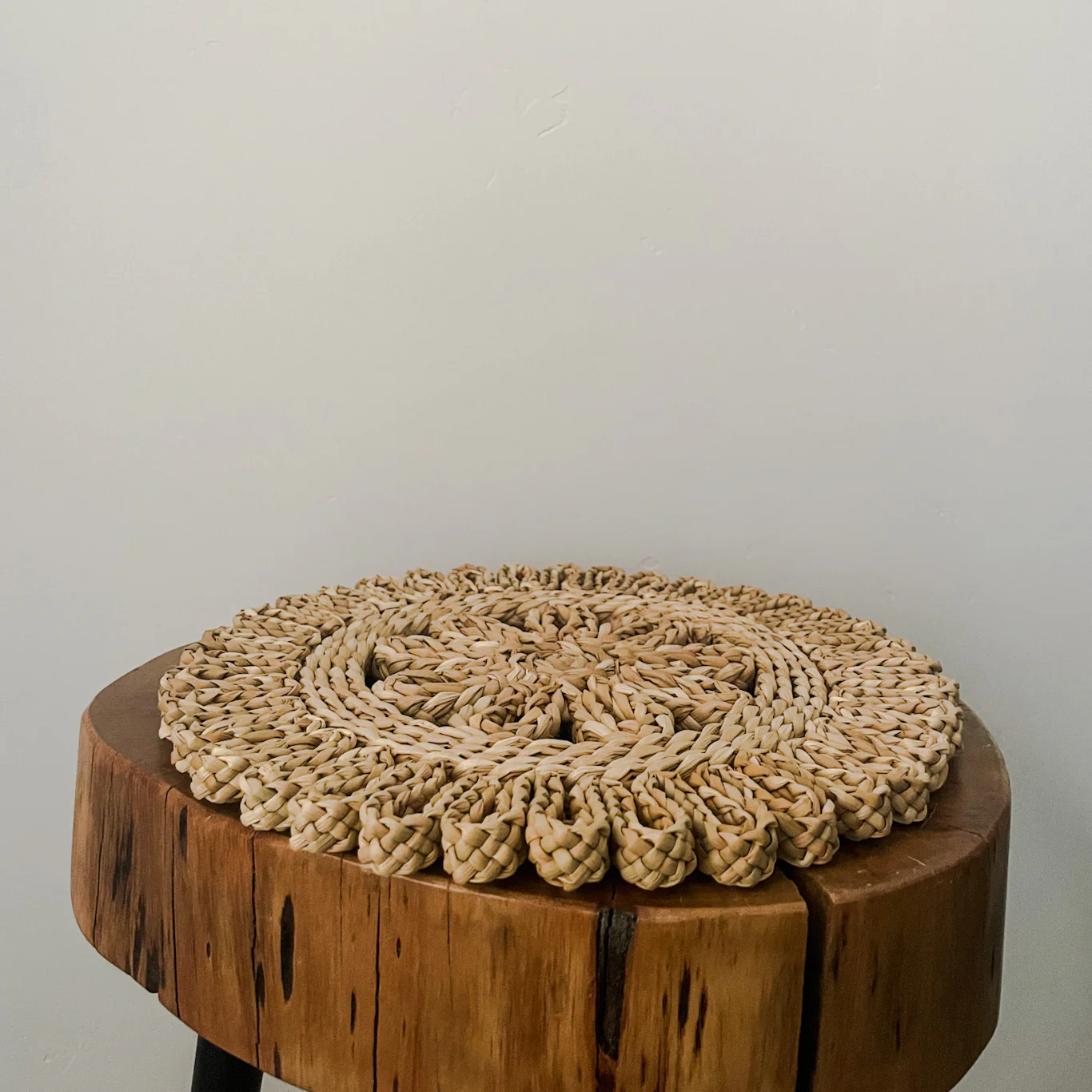 Pot coaster seagrass is made from natural, eco-friendly materials, heat-resistant, durable, and beautiful. 2