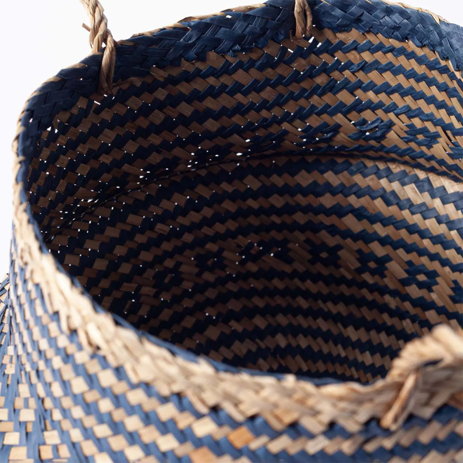 Seagrass Woven Basket, Multi-purpose storage basket, home organization accessory highly aesthetic, wholesale available. 2