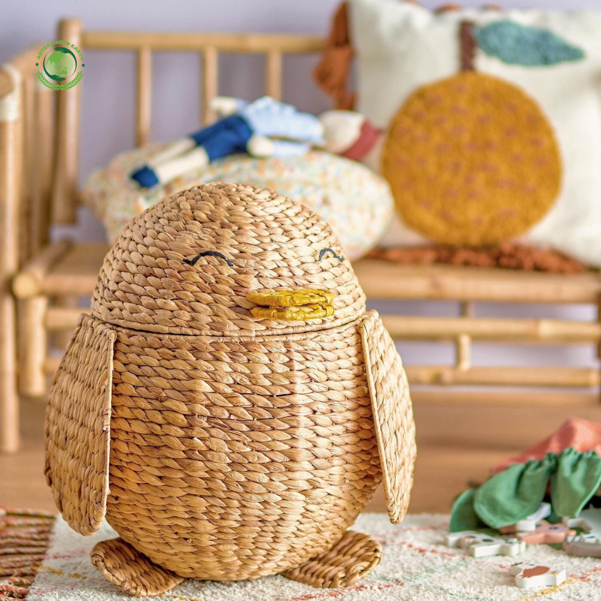 Storage basket with penguin-shaped lid, Natural materials that are safe for health and aesthetically pleasing, wholesale. 4