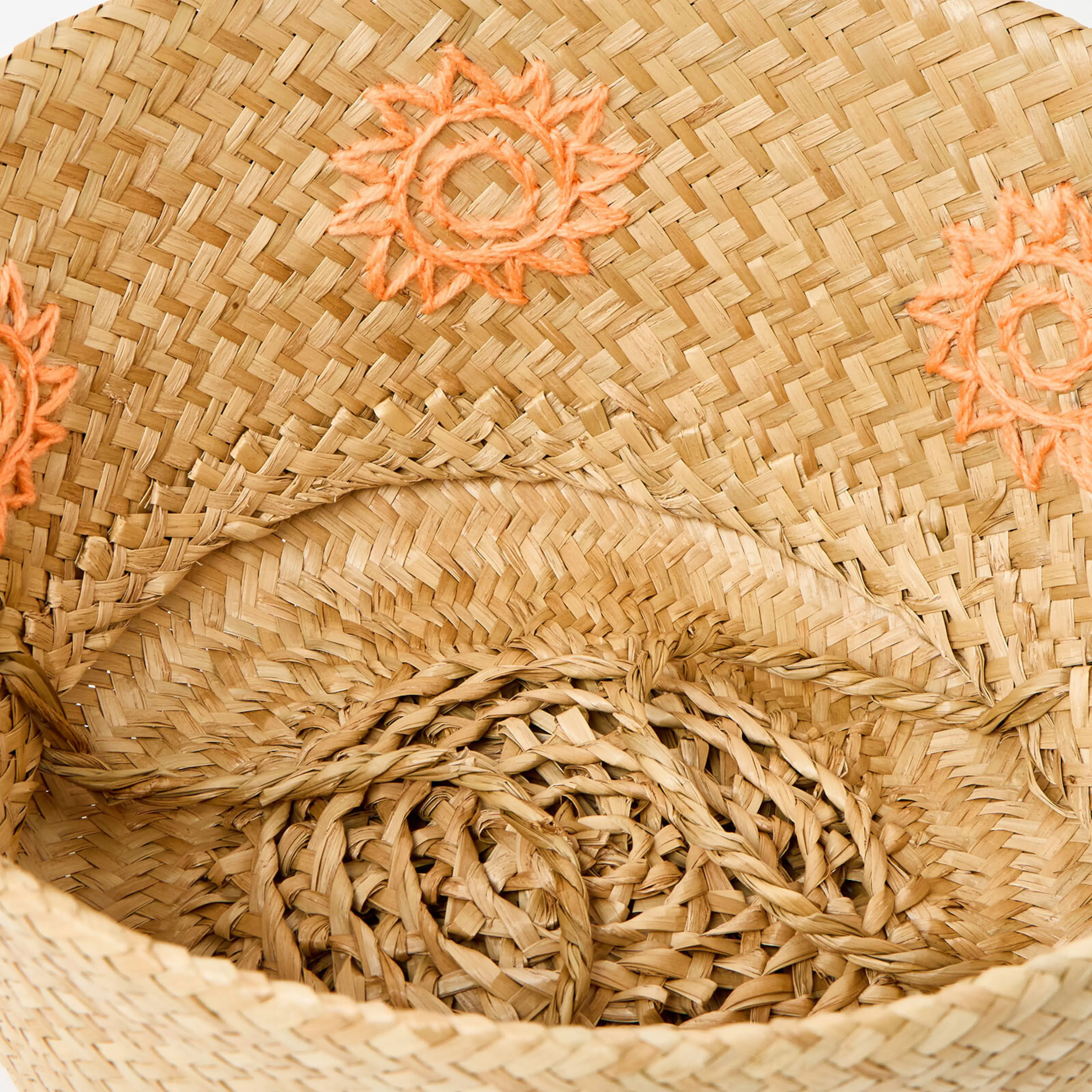 Sun Seagrass Basket, Multi-purpose storage basket, home organization accessory highly aesthetic, wholesale available. 3