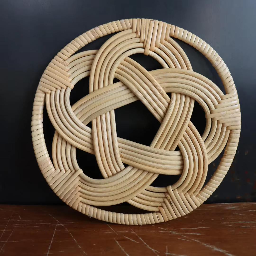 Trivet rattan is made from natural, eco-friendly materials, heat-resistant, durable, and beautiful. 1