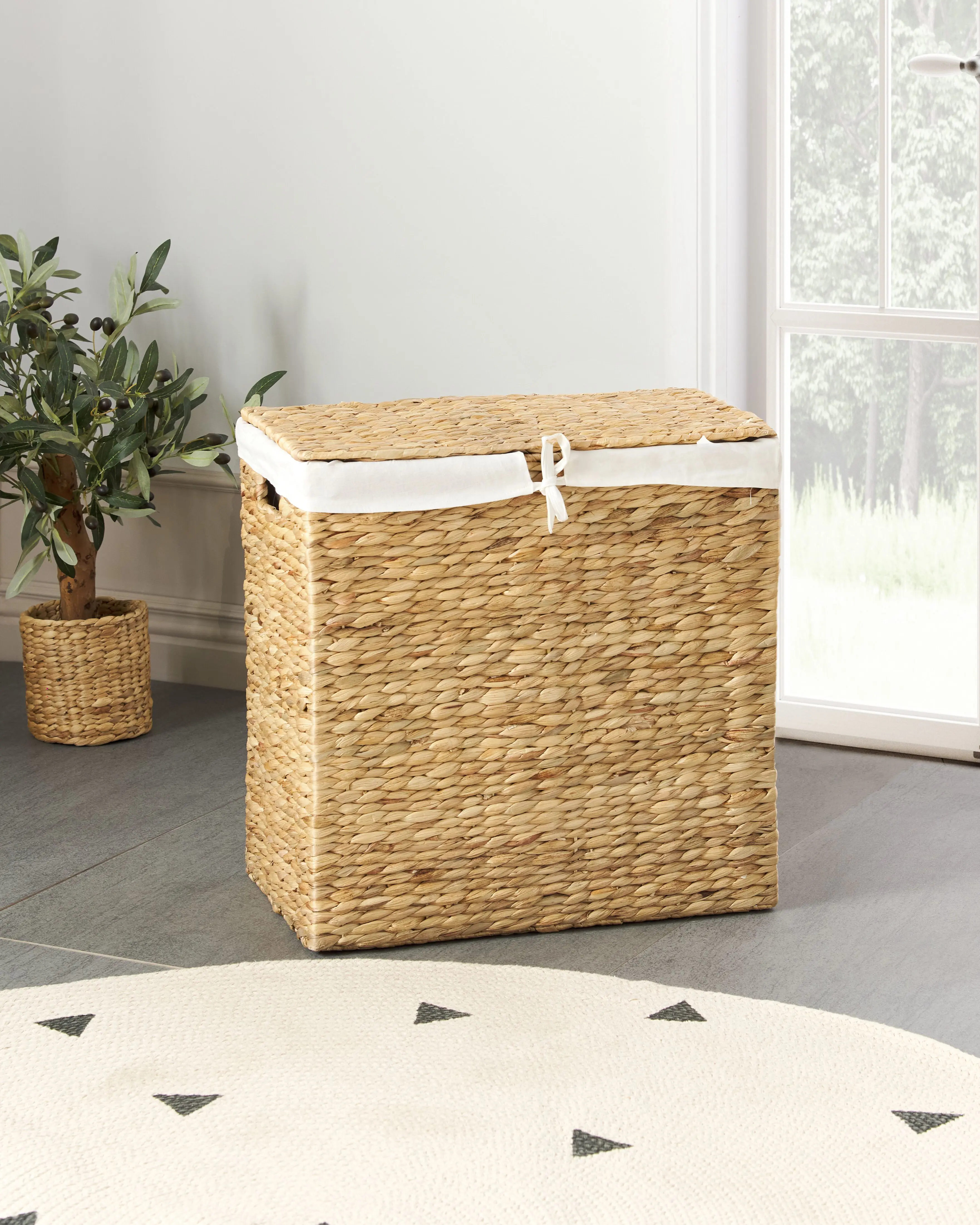 Water hyacinth basket with compartments, home organization accessory highly aesthetic, wholesale available. 4