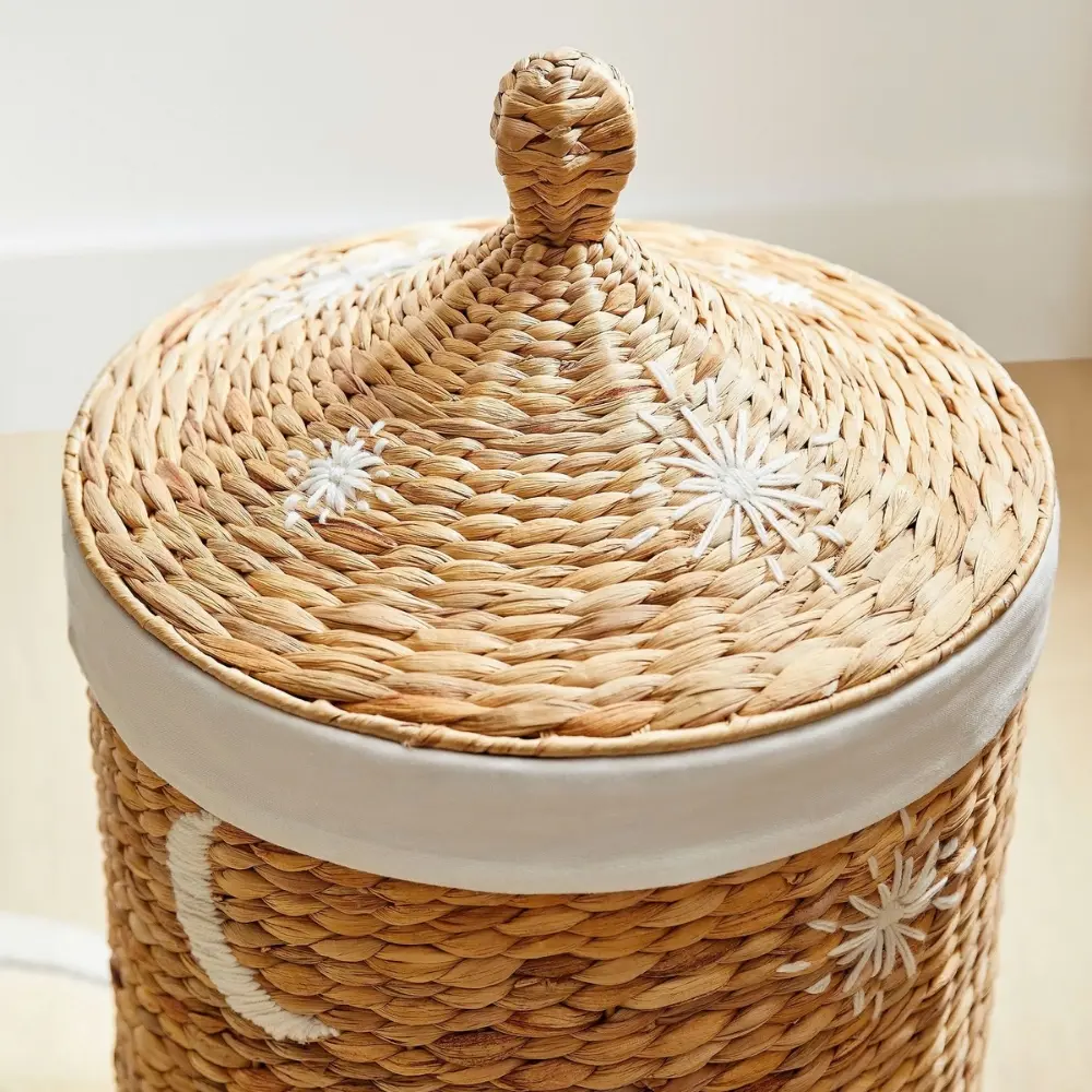 Wholesale Storage Baskets Handwoven With Lid Laundry Basket From Water Hyacinth Durable Eco-Friendly Sustainable Design 6