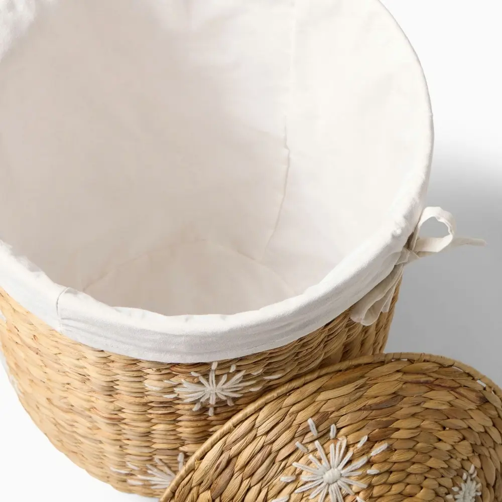 Wholesale Vietnam Storage Baskets Handwoven With Lid Laundry Basket From Water Hyacinth Durable Eco-Friendly Sustainable Design 2