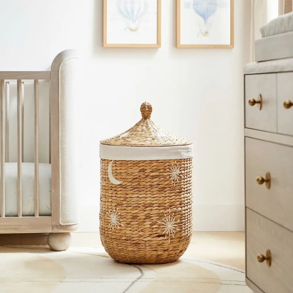 Wholesale Vietnam Storage Baskets Handwoven With Lid Laundry Basket From Water Hyacinth Durable Eco-Friendly Sustainable Design 3