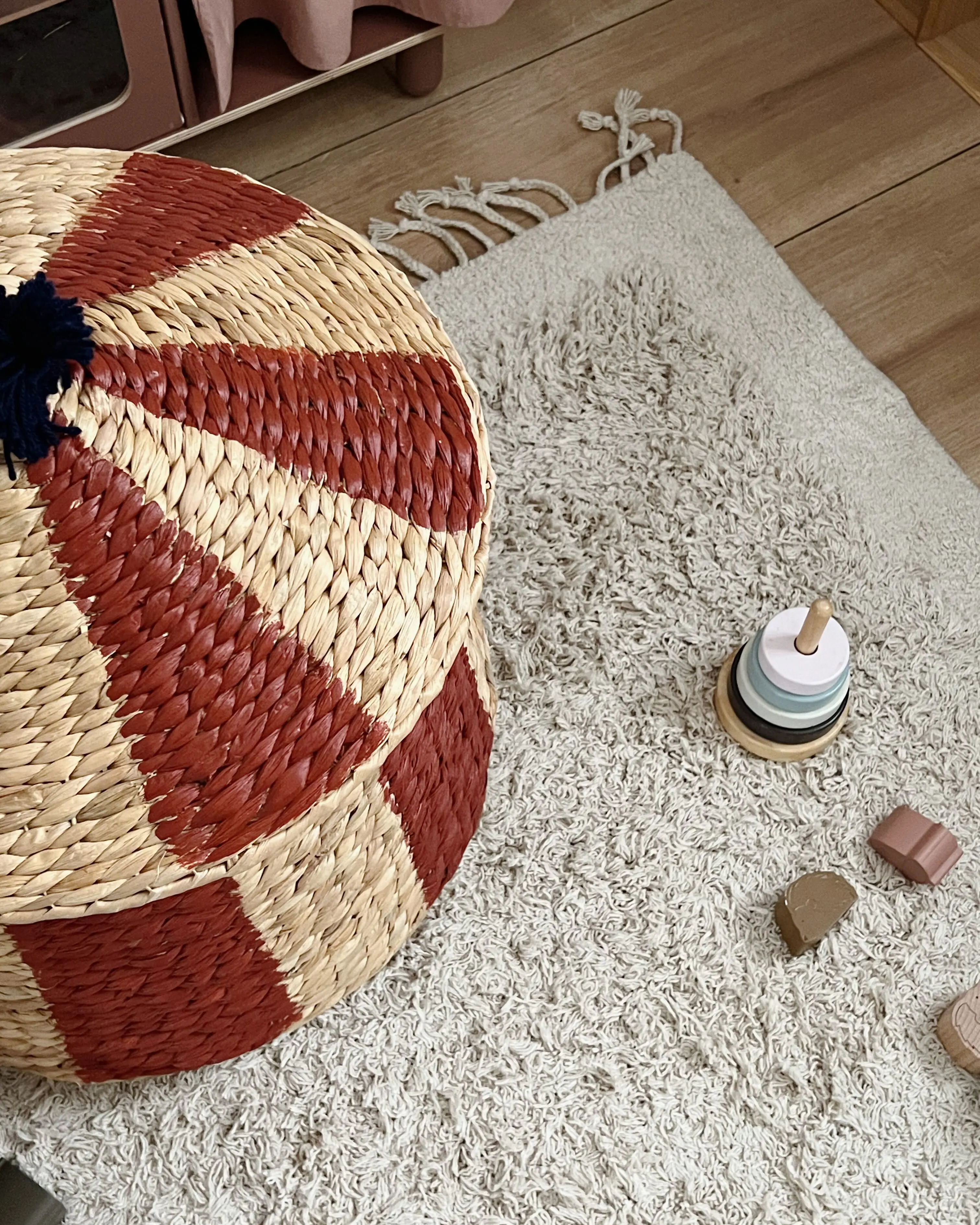 Wicker Trash Can with Lid and Removable Liner Handwoven storage basket Hyacinth Waste Basket 3