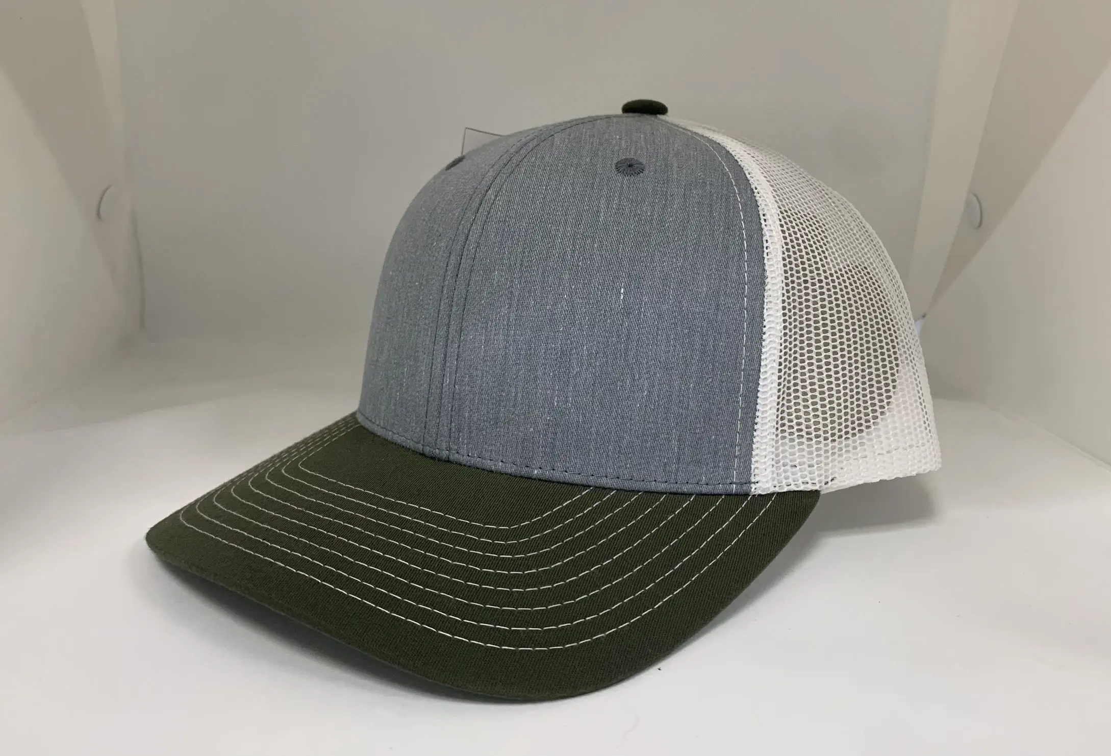 Small MOQ Custom Tricolor Heather Gray White Mesh Trucker Hats Snapback Vietnam Promotion Cap for Business 2