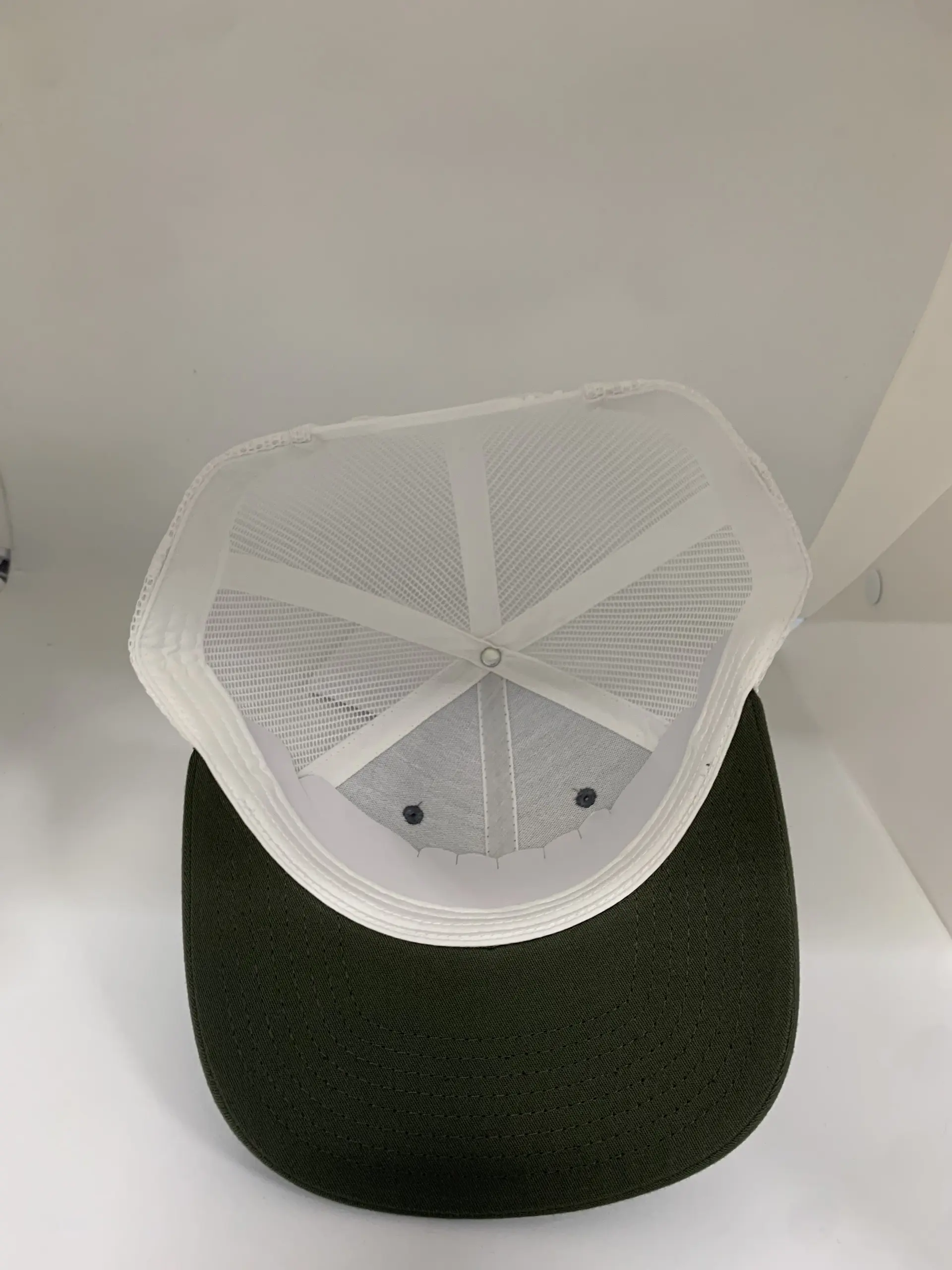 Small MOQ Custom Tricolor Heather Gray White Mesh Trucker Hats Snapback Vietnam Promotion Cap for Business 5