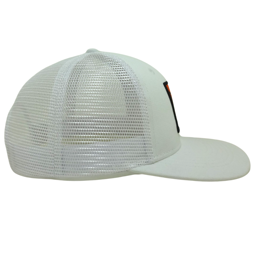 Trucker Hat 6 Panels Custom Contrast Embroidered Logo Woven Patches White Mesh Structured Cap Plastic Single Breasted Buckle OEM 5