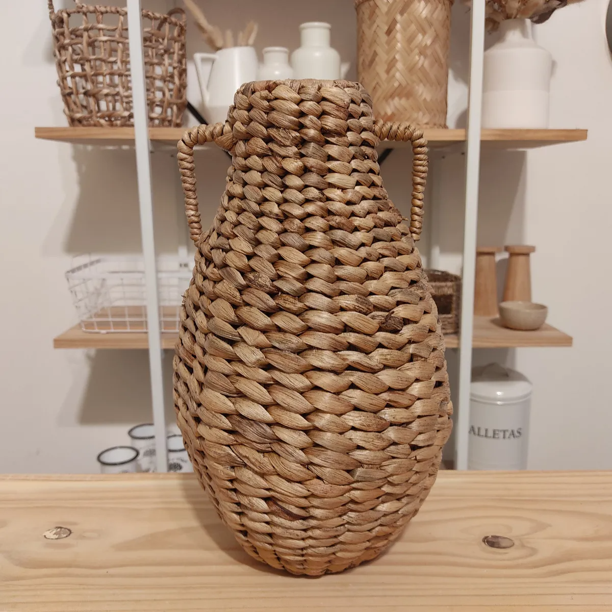 Vintage Water hyacinth vase with handle Made in Vietnam Eco-friendly material for home decor decoration Wholesale 5