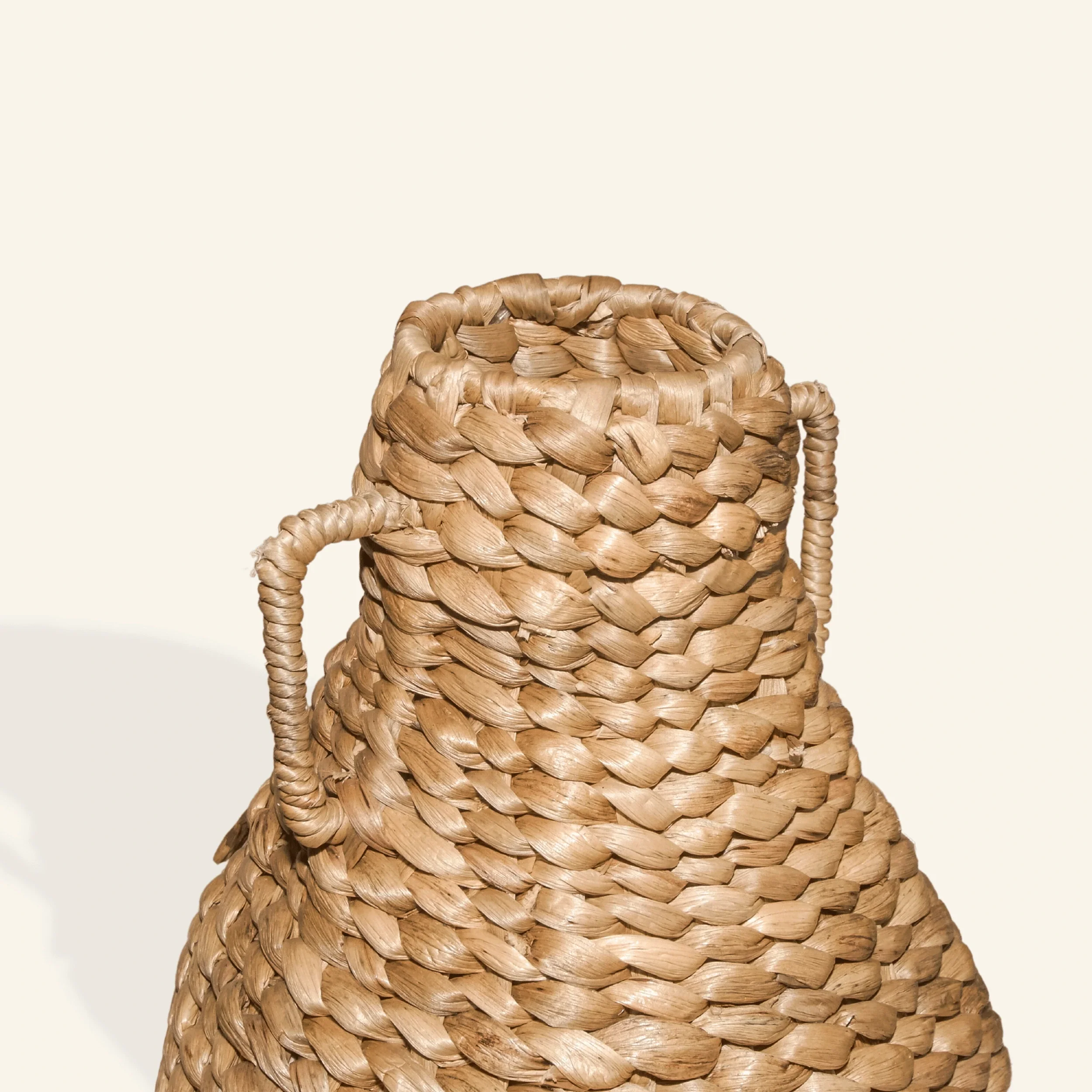 Vintage Water hyacinth vase with handle Made in Vietnam Eco-friendly material for home decor decoration Wholesale 2